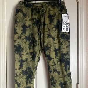 Almost Famous Crave Fame Juniors' Tie-Dyed Cargo Jogger Pants size large NWT